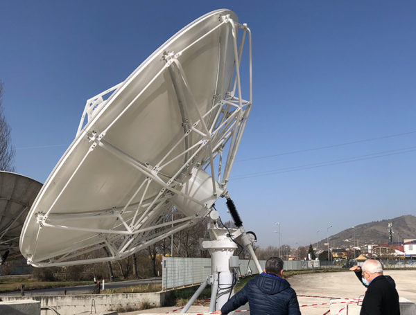 Can you tell the difference between different parabolic antennas?