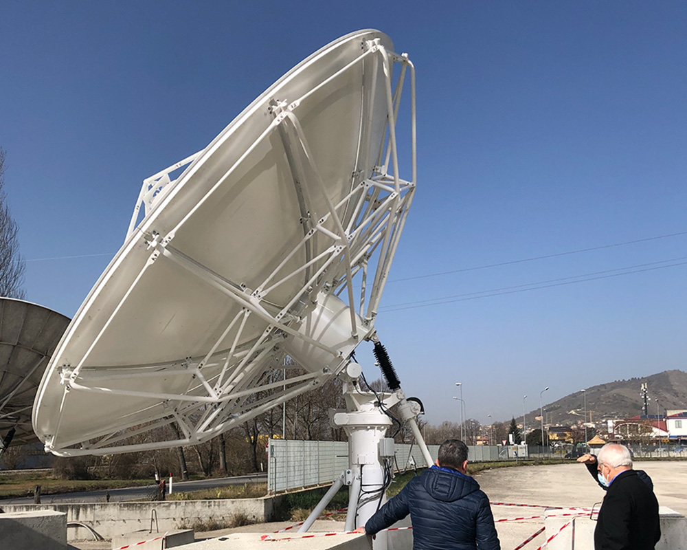 Can you tell the difference between different parabolic antennas?